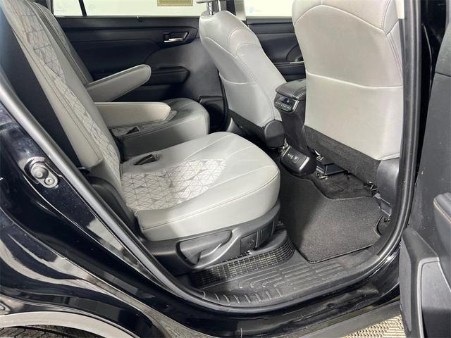 Photo of 2023 Midnight Black Metallic Toyota Highlander Hybrid