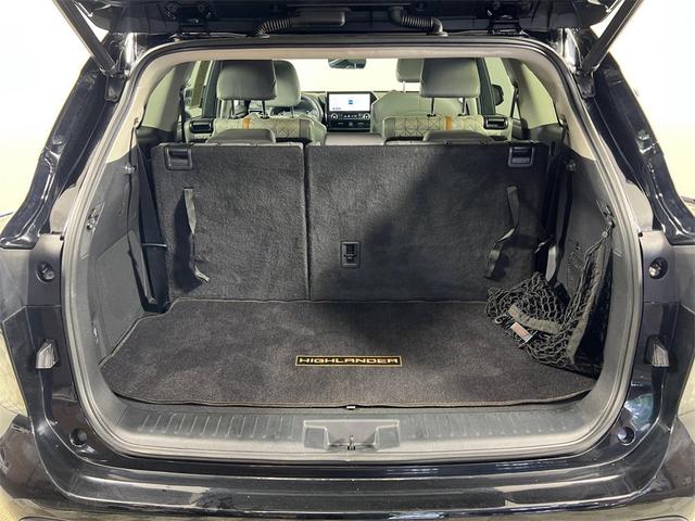 Photo of 2023 Midnight Black Metallic Toyota Highlander Hybrid