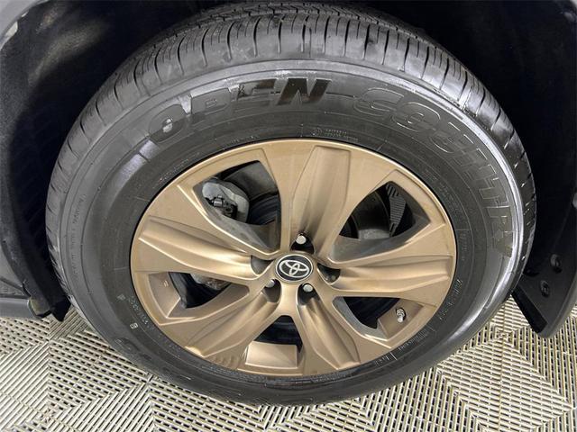 Photo of 2023 Midnight Black Metallic Toyota Highlander Hybrid