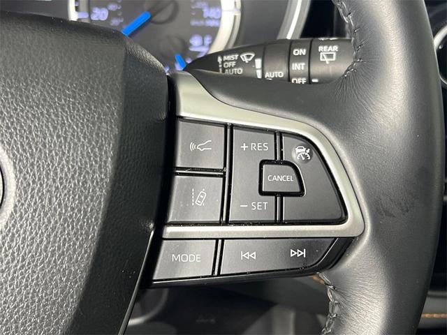 Photo of 2023 Midnight Black Metallic Toyota Highlander Hybrid