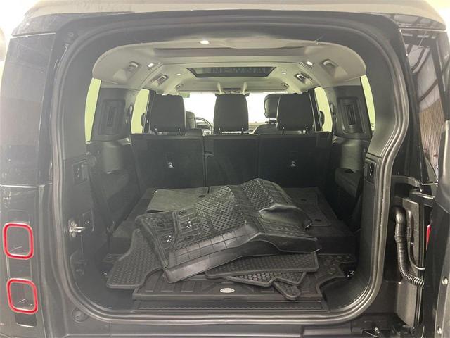 Photo of 2023 Santorini Black Metallic Land Rover Defender