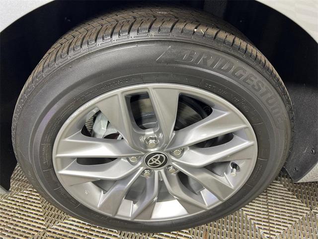 Photo of 2022 Celestial Silver Metallic Toyota Avalon