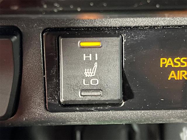 Photo of 2022 Midnight Black Metallic Toyota RAV4
