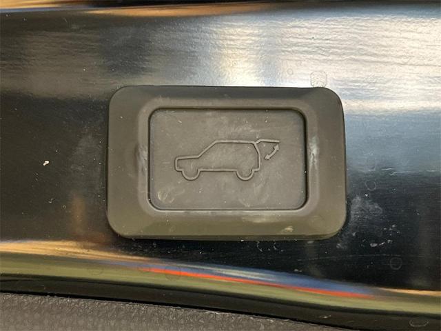 Photo of 2022 Midnight Black Metallic Toyota RAV4