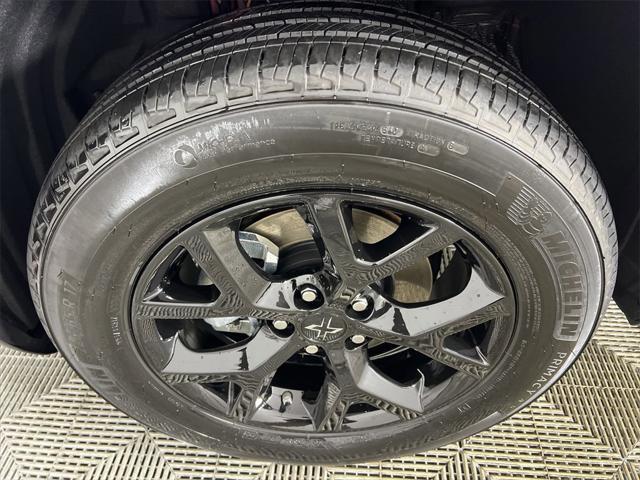 Photo of 2025 Pearl Toyota RAV4
