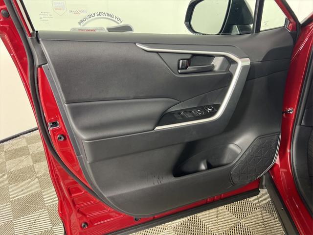 Photo of 2025 Pearl Toyota RAV4