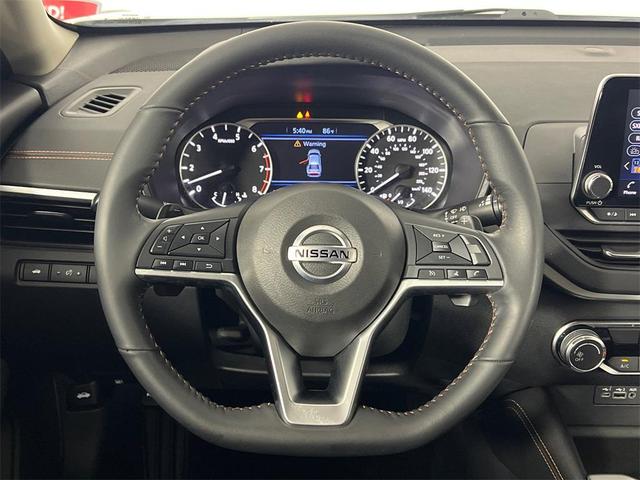 Photo of 2022 Pearl White Tricoat Nissan Altima