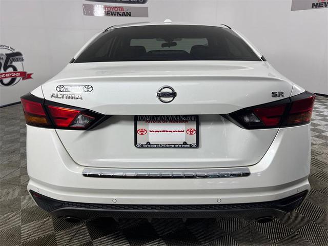 Photo of 2022 Pearl White Tricoat Nissan Altima