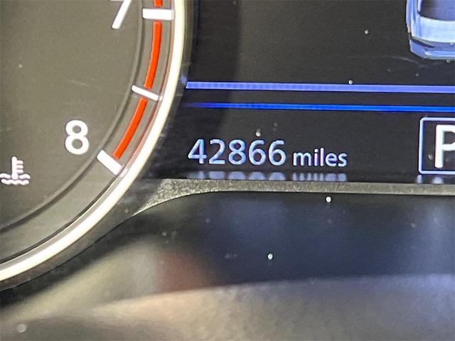 Photo of 2022 Pearl White Tricoat Nissan Altima