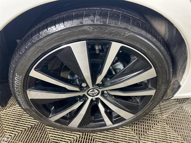 Photo of 2022 Pearl White Tricoat Nissan Altima