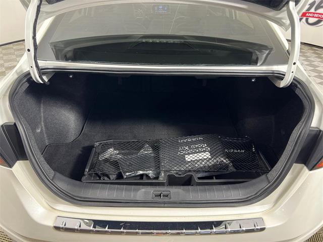Photo of 2022 Pearl White Tricoat Nissan Altima
