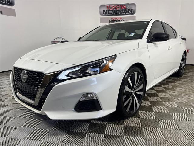 Photo of 2022 Pearl White Tricoat Nissan Altima