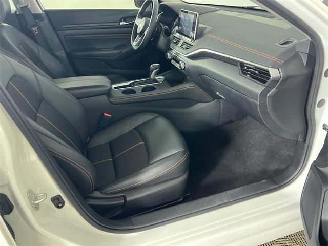 Photo of 2022 Pearl White Tricoat Nissan Altima