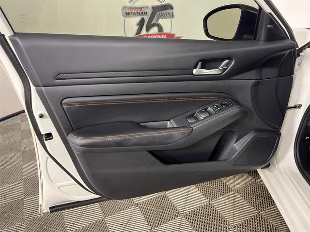 Photo of 2022 Pearl White Tricoat Nissan Altima