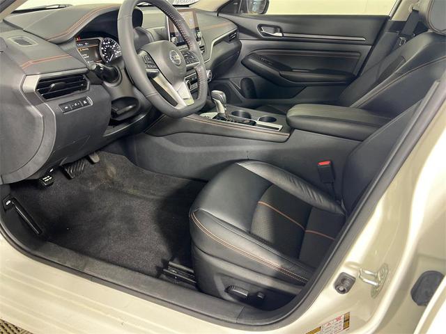 Photo of 2022 Pearl White Tricoat Nissan Altima