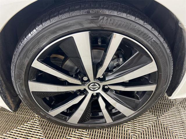 Photo of 2022 Pearl White Tricoat Nissan Altima