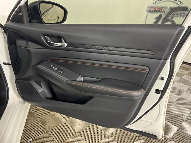 Photo of 2022 Pearl White Tricoat Nissan Altima