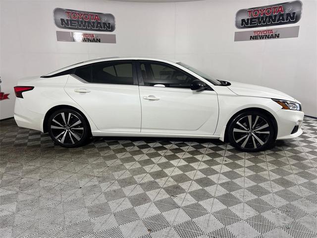 Photo of 2022 Pearl White Tricoat Nissan Altima
