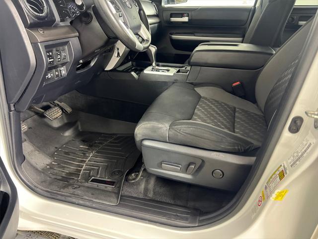 Photo of 2018 Super White Toyota Tundra