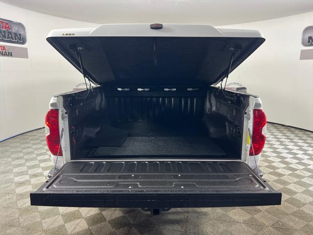 Photo of 2018 Super White Toyota Tundra