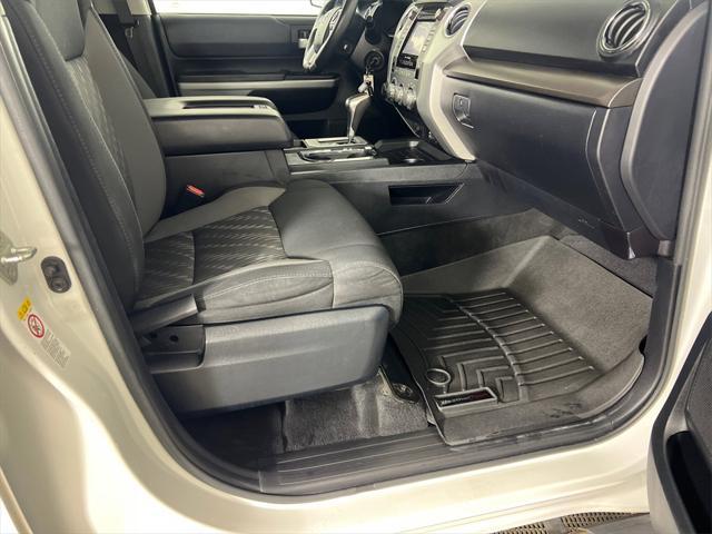 Photo of 2018 Super White Toyota Tundra