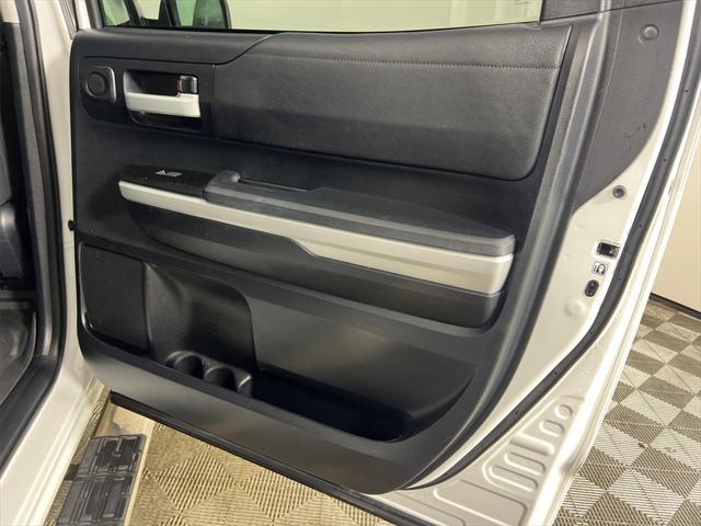 Photo of 2018 Super White Toyota Tundra
