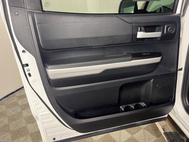 Photo of 2018 Super White Toyota Tundra