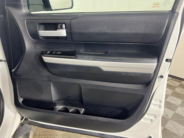 Photo of 2018 Super White Toyota Tundra