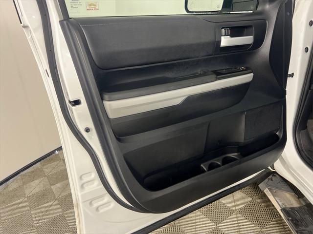 Photo of 2018 Super White Toyota Tundra