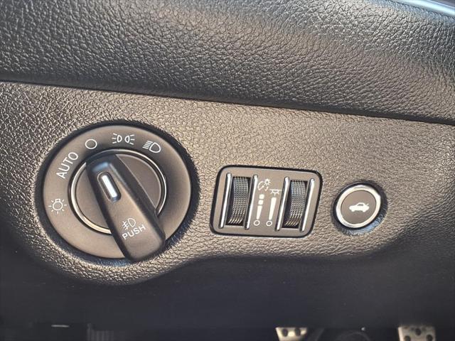 Photo of 2019 White Knuckle Clearcoat Dodge Challenger