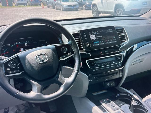 Photo of 2021 Blue Honda Pilot