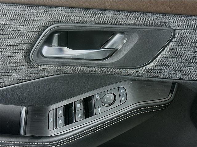 Photo of 2023 Brilliant Silver Metallic Nissan Rogue