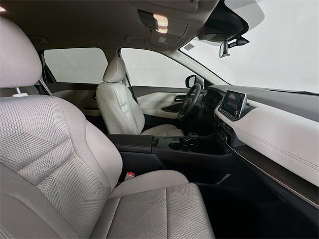Photo of 2025 Everest White Pearl Nissan Rogue