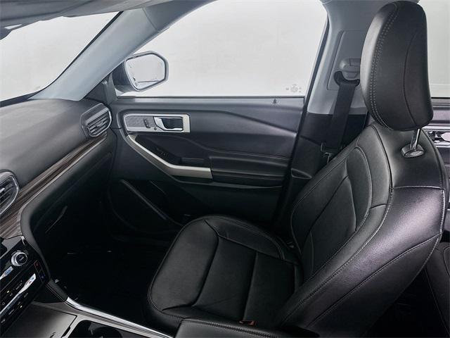 Photo of 2022 Silver Metallic Ford Explorer