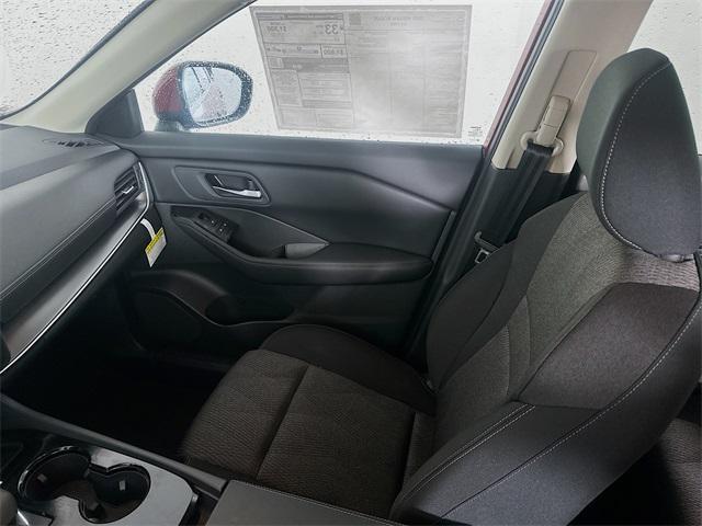 Photo of 2025 Everest White Pearl Nissan Rogue