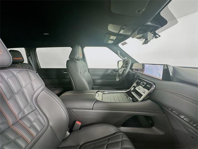 Photo of 2025 Aspen White Tricoat/Super Black Nissan Armada