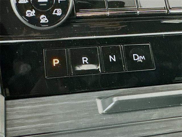 Photo of 2025 Aspen White Tricoat/Super Black Nissan Armada