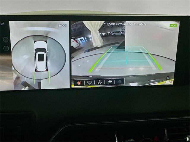 Photo of 2025 Aspen White Tricoat/Super Black Nissan Armada