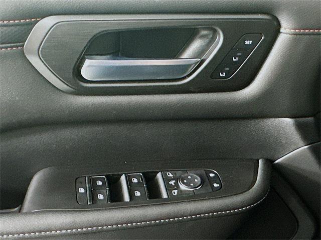 Photo of 2025 Aspen White Tricoat/Super Black Nissan Armada
