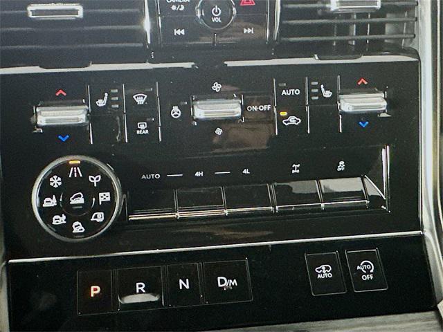 Photo of 2025 Aspen White Tricoat/Super Black Nissan Armada