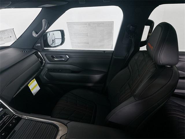 Photo of 2025 Aspen White Tricoat/Super Black Nissan Armada