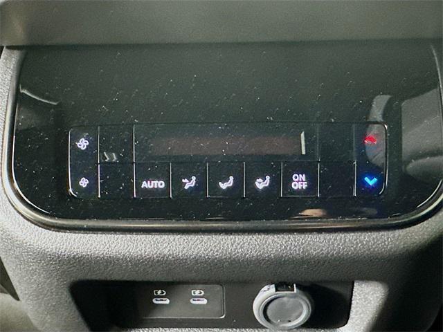 Photo of 2025 Aspen White Tricoat/Super Black Nissan Armada