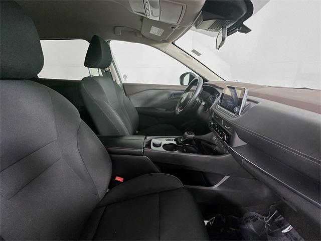 Photo of 2023 Glacier White Nissan Rogue