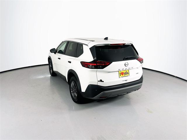 Photo of 2023 Glacier White Nissan Rogue