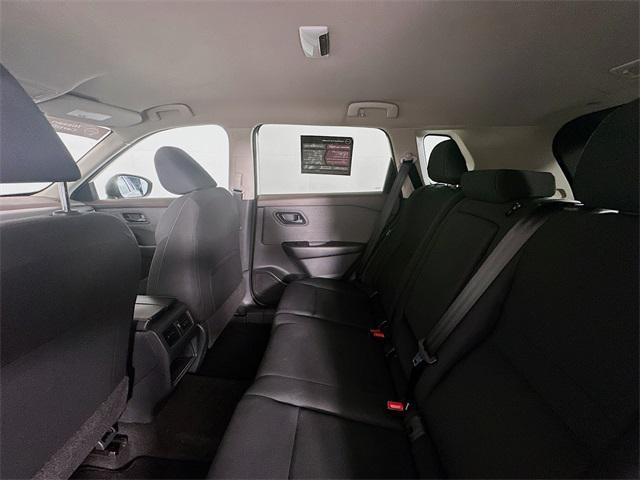 Photo of 2023 Glacier White Nissan Rogue