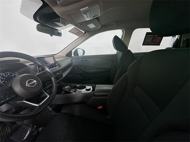 Photo of 2023 Glacier White Nissan Rogue