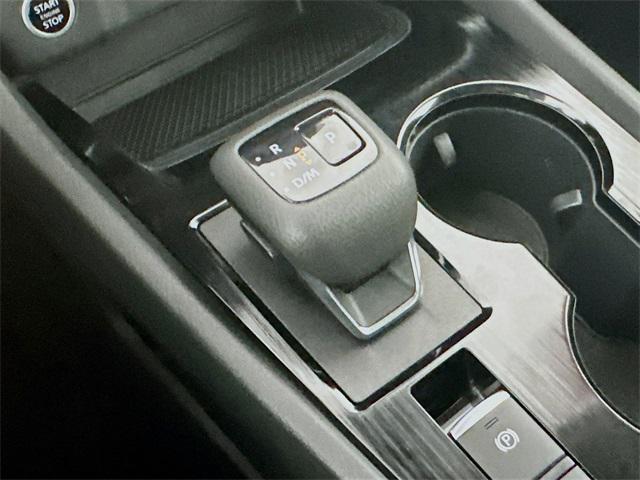 Photo of 2023 Glacier White Nissan Rogue