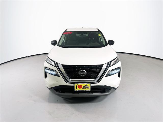 Photo of 2023 Glacier White Nissan Rogue