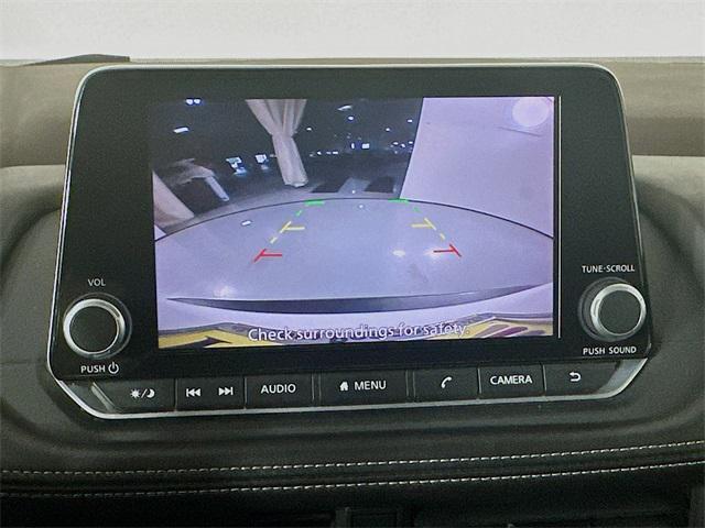 Photo of 2023 Glacier White Nissan Rogue