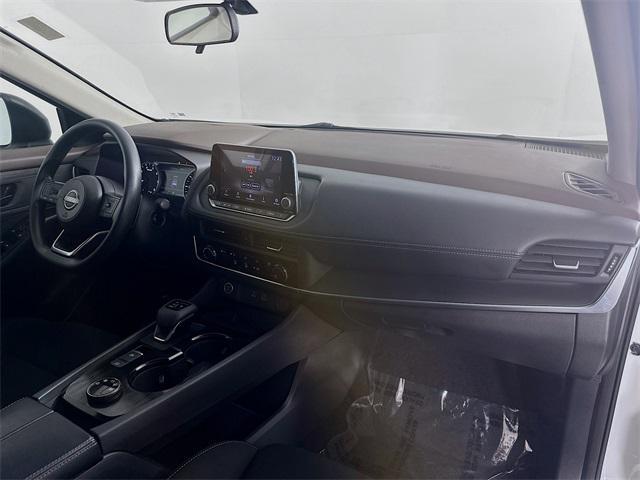 Photo of 2023 Glacier White Nissan Rogue